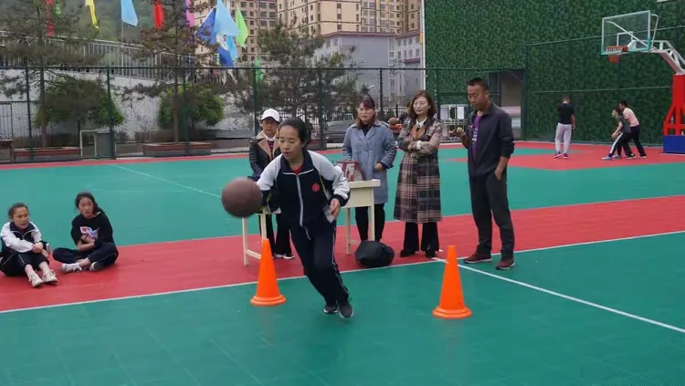 运动员团队作战娴熟，夺魁赛场的简单介绍